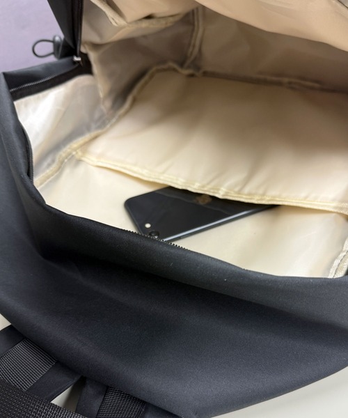 L'atelier(ラトリエ)の「軽量バックパック 大容量 A4 PC収納 多ポケット リュックサック(バックパック/リュック・メンズ・ブラック系1/アイボリー/グレー系1/ブラック系2/グレー系2/ブラック系3・FREE)」の16枚目の写真