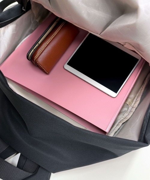L'atelier(ラトリエ)の「軽量バックパック 大容量 A4 PC収納 多ポケット リュックサック(バックパック/リュック・メンズ・ブラック系1/アイボリー/グレー系1/ブラック系2/グレー系2/ブラック系3・FREE)」の17枚目の写真