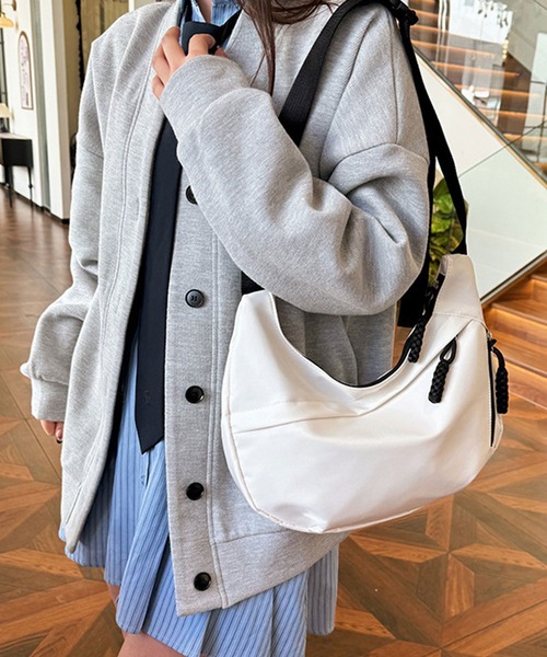 Dewlily(デューリリー)の「スポーティすぎない大人見え 軽量ワンショルダーバッグ(ショルダーバッグ・レディース・ベージュ/ホワイト/ブラック/レッド・FREE)」の5枚目の写真