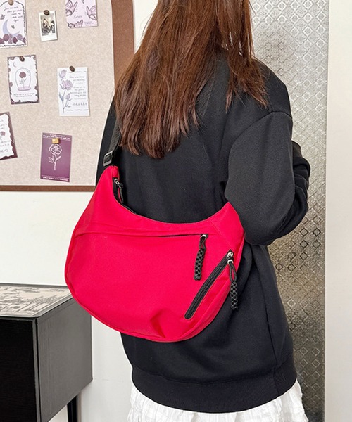 Dewlily(デューリリー)の「スポーティすぎない大人見え 軽量ワンショルダーバッグ(ショルダーバッグ・レディース・ベージュ/ホワイト/ブラック/レッド・FREE)」の10枚目の写真