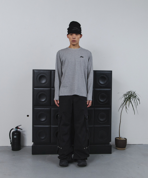 TANSANMAGNESIUM（タンサン マグネシウム）の「クロスアプリケロングスリーブ（グレー）（Tシャツ/カットソー・レディース・その他・1/2）」の6枚目の写真