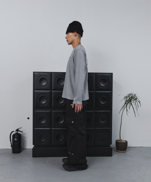 TANSANMAGNESIUM（タンサン マグネシウム）の「クロスアプリケロングスリーブ（グレー）（Tシャツ/カットソー・レディース・その他・1/2）」の8枚目の写真