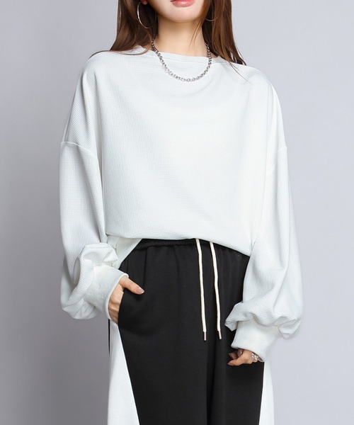 by LEGNA(バイレグナ)の「ドロップショルダーカットソー(Tシャツ/カットソー・レディース・グレイッシュベージュ/ブラック/ベビーピンク/グレー/グレー系/パープル/ホワイト・FREE)」の1枚目の写真