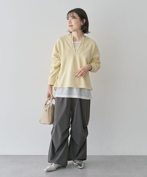 Green　Parks（グリーンパークス）の「表面感サテンタックパンツ（その他パンツ・レディース・グレイッシュベージュ/カーキ/チャコールグレー・FREE）」の13枚目の写真