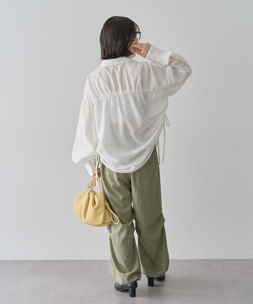 Green　Parks（グリーンパークス）の「表面感サテンタックパンツ（その他パンツ・レディース・グレイッシュベージュ/カーキ/チャコールグレー・FREE）」の18枚目の写真