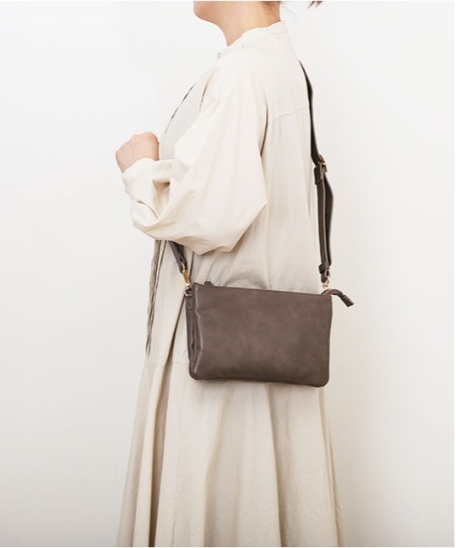 BACKYARD FAMILY（バックヤードファミリー）の「Pisoraro ピソラロ Wルームポシェット（ショルダーバッグ・レディース・グレー/シルバー/ブラック系1/ブラック系2/アイボリー系1/アイボリー系2/ブラウン・FREE）」の3枚目の写真