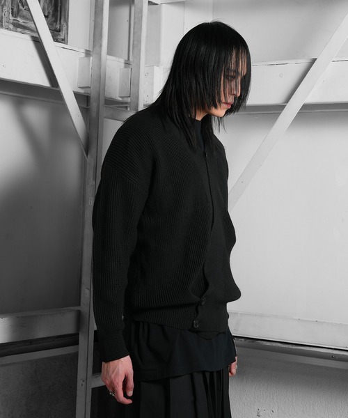 Ruze(ルゼ)の「Asymmetry overlap cardigan /アシンメトリー オーバーラップ カーディガン(カーディガン/ボレロ・メンズ・ブラック・FREE)」の10枚目の写真