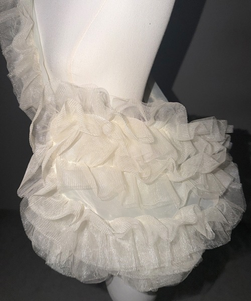 me+em select(ミームセレクト)の「【 2color 】チュールフリルショルダーボディバッグ/ tulle frill shoulder body bag(ショルダーバッグ・レディース・ブラック/アイボリー・FREE)」の2枚目の写真