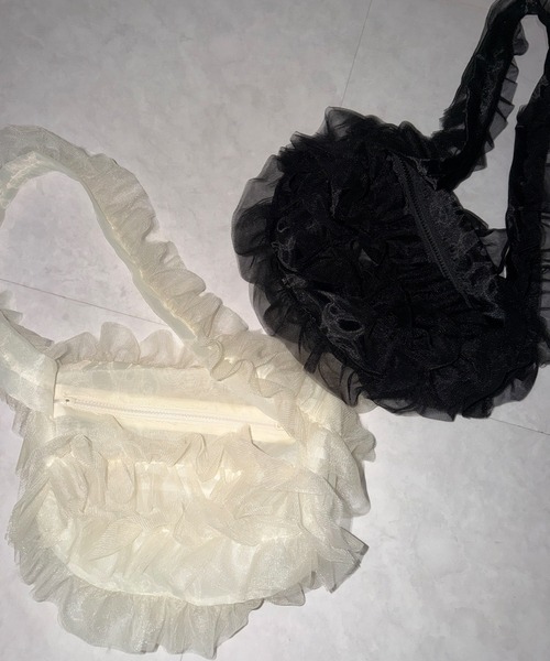 me+em select(ミームセレクト)の「【 2color 】チュールフリルショルダーボディバッグ/ tulle frill shoulder body bag(ショルダーバッグ・レディース・ブラック/アイボリー・FREE)」の5枚目の写真