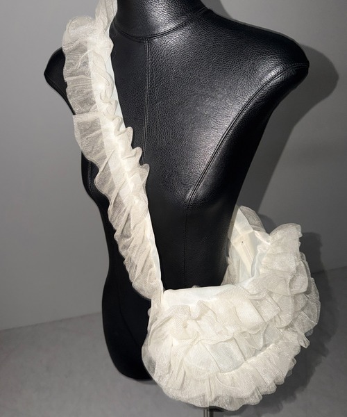 me+em select(ミームセレクト)の「【 2color 】チュールフリルショルダーボディバッグ/ tulle frill shoulder body bag(ショルダーバッグ・レディース・ブラック/アイボリー・FREE)」の16枚目の写真