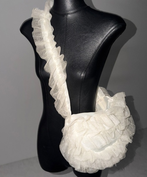 me+em select(ミームセレクト)の「【 2color 】チュールフリルショルダーボディバッグ/ tulle frill shoulder body bag(ショルダーバッグ・レディース・ブラック/アイボリー・FREE)」の17枚目の写真