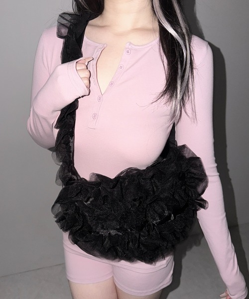 me+em select(ミームセレクト)の「【 2color 】チュールフリルショルダーボディバッグ/ tulle frill shoulder body bag(ショルダーバッグ・レディース・ブラック/アイボリー・FREE)」の13枚目の写真