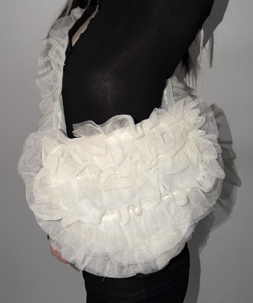 me+em select(ミームセレクト)の「【 2color 】チュールフリルショルダーボディバッグ/ tulle frill shoulder body bag(ショルダーバッグ・レディース・ブラック/アイボリー・FREE)」の20枚目の写真