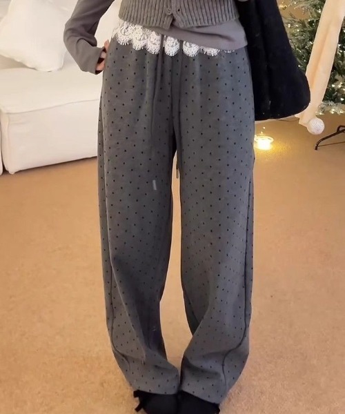 Sibra(シブラ)の「レース切替ドット柄ワイドパンツ(その他パンツ・レディース・ブラック/グレー・M)」の11枚目の写真