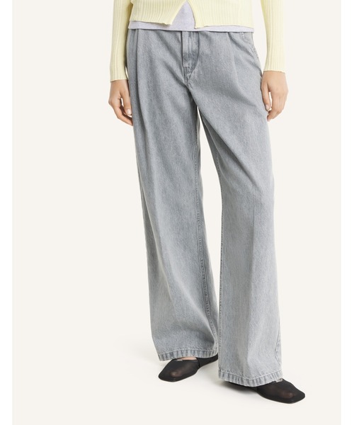 Maison Kitsune(メゾンキツネ)の「PLEATED JEANS(デニムパンツ・レディース・ライトグレー・24/27/26/25)」の8枚目の写真