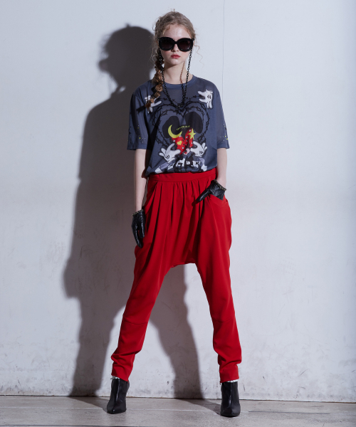 GREEDILOUS(グリディアス)の「グレー ワンポイントTシャツ(Tシャツ/カットソー・レディース・その他・S/M/L/XS)」の5枚目の写真