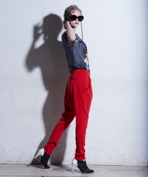 GREEDILOUS(グリディアス)の「グレー ワンポイントTシャツ(Tシャツ/カットソー・レディース・その他・S/M/L/XS)」の6枚目の写真