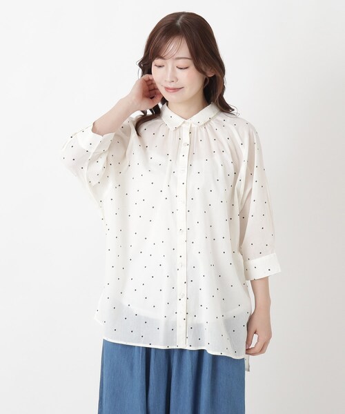 one'sterrace(ワンズテラス)の「ドットプリント前開き7分袖チュニックブラウス(シャツ/ブラウス・レディース・ネイビー系5/ベージュ系8/アイボリー系8・02)」の1枚目の写真
