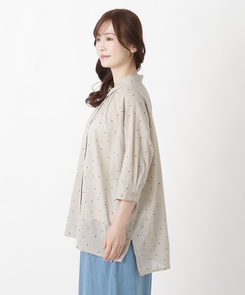 one'sterrace(ワンズテラス)の「ドットプリント前開き7分袖チュニックブラウス(シャツ/ブラウス・レディース・ネイビー系5/ベージュ系8/アイボリー系8・02)」の15枚目の写真