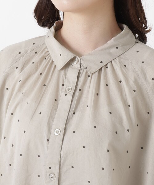 one'sterrace(ワンズテラス)の「ドットプリント前開き7分袖チュニックブラウス(シャツ/ブラウス・レディース・ネイビー系5/ベージュ系8/アイボリー系8・02)」の13枚目の写真
