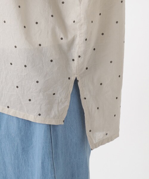 one'sterrace(ワンズテラス)の「ドットプリント前開き7分袖チュニックブラウス(シャツ/ブラウス・レディース・ネイビー系5/ベージュ系8/アイボリー系8・02)」の11枚目の写真