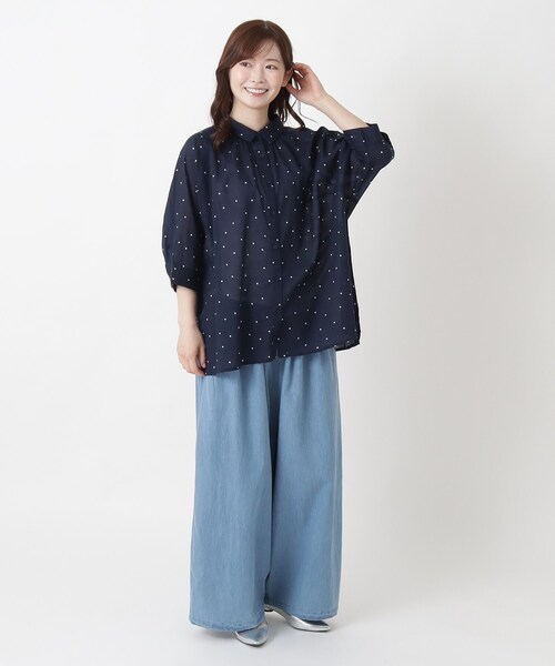 one'sterrace(ワンズテラス)の「ドットプリント前開き7分袖チュニックブラウス(シャツ/ブラウス・レディース・ネイビー系5/ベージュ系8/アイボリー系8・02)」の6枚目の写真