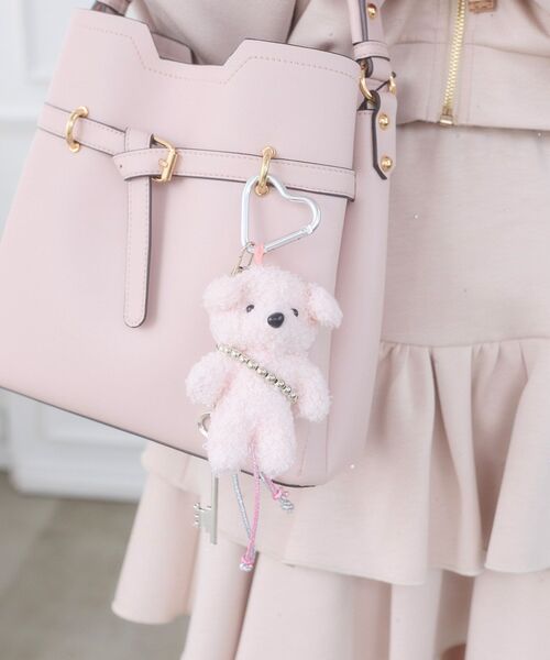MAJESTIC LEGON（マジェスティックレゴン）の「くまぬいチャーム（キーホルダー・レディース・ピンク/ブラック/アイボリー・FREE）」の3枚目の写真