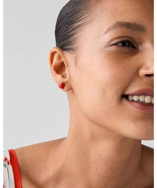 kate spade new york(ケイトスペード ニューヨーク)の「サマー デイズ フラワー レディーバグ アシンメトリカル ピアス(ピアス(両耳用)・レディース・レッド・ONESIZE)」の2枚目の写真