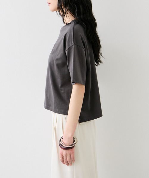 VIS（ビス）の「ボクシークロップド刺繍Tシャツ（Tシャツ/カットソー・レディース・ブルー/チャコールグレー/ホワイト・FREE）」の10枚目の写真