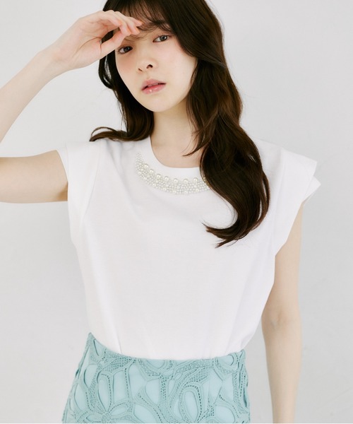 tocco closet(トッコ クローゼット)の「【ZOZO限定】ネックパール装飾ダブルスリーブノースリトップス(Tシャツ/カットソー・レディース・ブラック/ホワイト・M)」の1枚目の写真