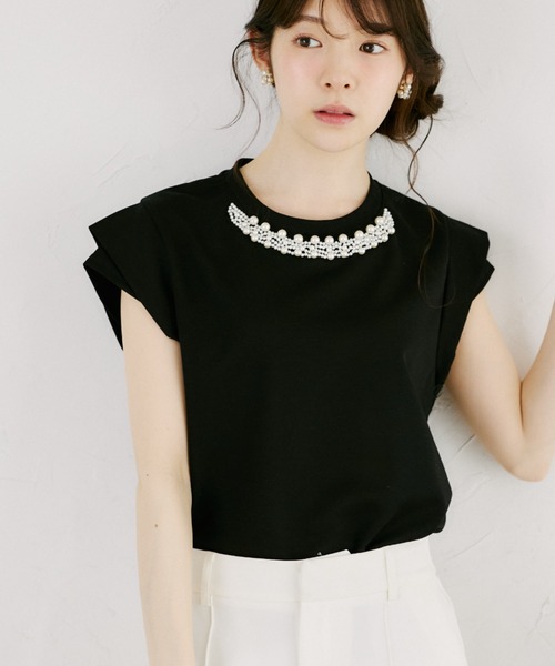 tocco closet(トッコ クローゼット)の「【ZOZO限定】ネックパール装飾ダブルスリーブノースリトップス(Tシャツ/カットソー・レディース・ブラック/ホワイト・M)」の2枚目の写真