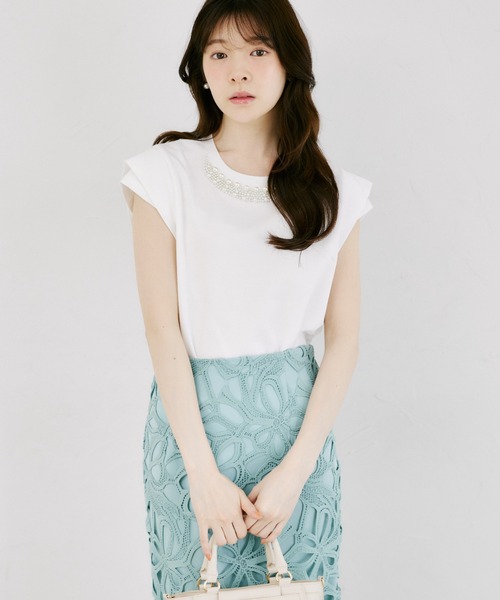 tocco closet(トッコ クローゼット)の「【ZOZO限定】ネックパール装飾ダブルスリーブノースリトップス(Tシャツ/カットソー・レディース・ブラック/ホワイト・M)」の4枚目の写真