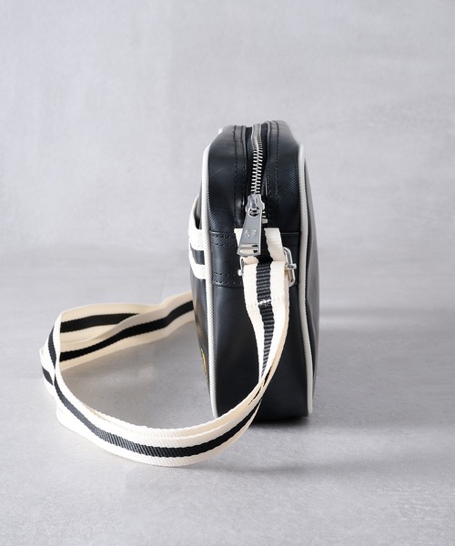 FRED PERRY（フレッドペリー）の「【FRED PERRY】CLASSIC MINI SHOUDLER BAG L2168（ショルダーバッグ・メンズ・ネイビー/ブラック・FREE）」の4枚目の写真
