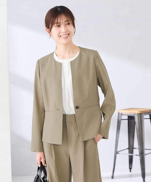 a.v.v(アーヴェヴェ)の「【接触冷感/イージーケア/UVカット/吸水速乾】サマーストレッチキーネックジャケット(ノーカラージャケット・レディース・ネイビー/ベージュ/ライトグレー・36/38/40/42)」の3枚目の写真