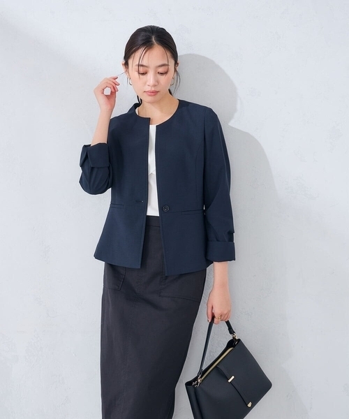 a.v.v(アーヴェヴェ)の「【接触冷感/イージーケア/UVカット/吸水速乾】サマーストレッチキーネックジャケット(ノーカラージャケット・レディース・ネイビー/ベージュ/ライトグレー・36/38/40/42)」の11枚目の写真