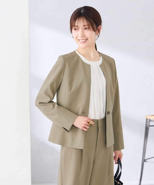 a.v.v(アーヴェヴェ)の「【接触冷感/イージーケア/UVカット/吸水速乾】サマーストレッチキーネックジャケット(ノーカラージャケット・レディース・ネイビー/ベージュ/ライトグレー・36/38/40/42)」の22枚目の写真