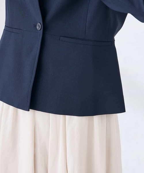 a.v.v(アーヴェヴェ)の「【接触冷感/イージーケア/UVカット/吸水速乾】サマーストレッチキーネックジャケット(ノーカラージャケット・レディース・ネイビー/ベージュ/ライトグレー・36/38/40/42)」の4枚目の写真