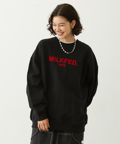 MILKFED.(ミルクフェド)の「STENCIL LOGO WIDE CREW SWEAT TOP(スウェット・レディース・ブラウン/オートミール/ブラック・M/L)」の2枚目の写真