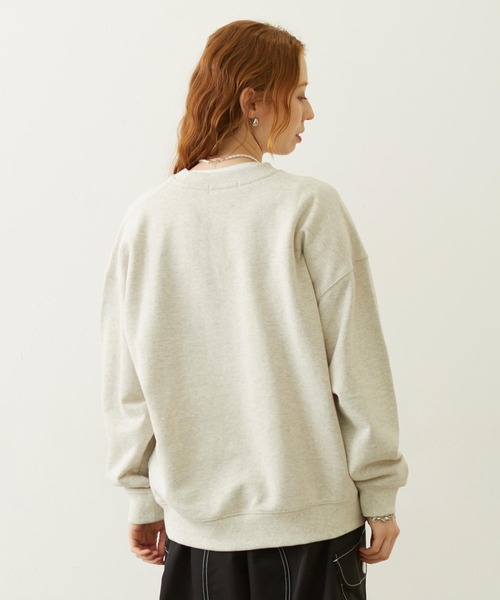 MILKFED.(ミルクフェド)の「STENCIL LOGO WIDE CREW SWEAT TOP(スウェット・レディース・ブラウン/オートミール/ブラック・M/L)」の5枚目の写真