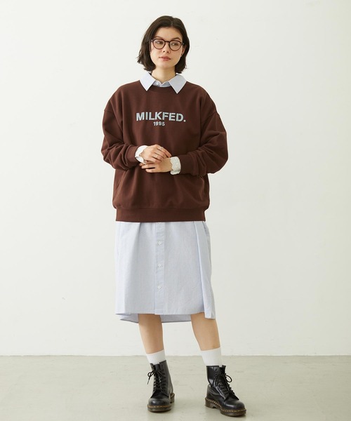 MILKFED.(ミルクフェド)の「STENCIL LOGO WIDE CREW SWEAT TOP(スウェット・レディース・ブラウン/オートミール/ブラック・M/L)」の12枚目の写真