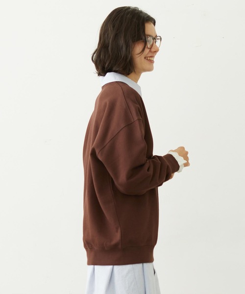 MILKFED.(ミルクフェド)の「STENCIL LOGO WIDE CREW SWEAT TOP(スウェット・レディース・ブラウン/オートミール/ブラック・M/L)」の10枚目の写真