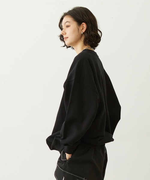 MILKFED.(ミルクフェド)の「STENCIL LOGO WIDE CREW SWEAT TOP(スウェット・レディース・ブラウン/オートミール/ブラック・M/L)」の16枚目の写真