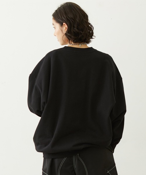 MILKFED.(ミルクフェド)の「STENCIL LOGO WIDE CREW SWEAT TOP(スウェット・レディース・ブラウン/オートミール/ブラック・M/L)」の17枚目の写真