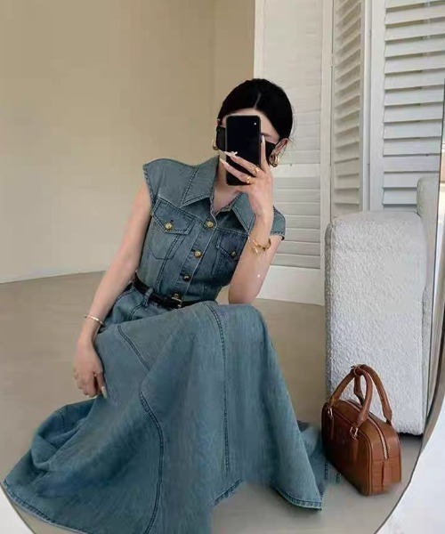 FAVORITO（ファヴォリート）の「ノースリーブデニムワンピース（ワンピース・レディース・ブルー・S/M/L/XL）」の3枚目の写真