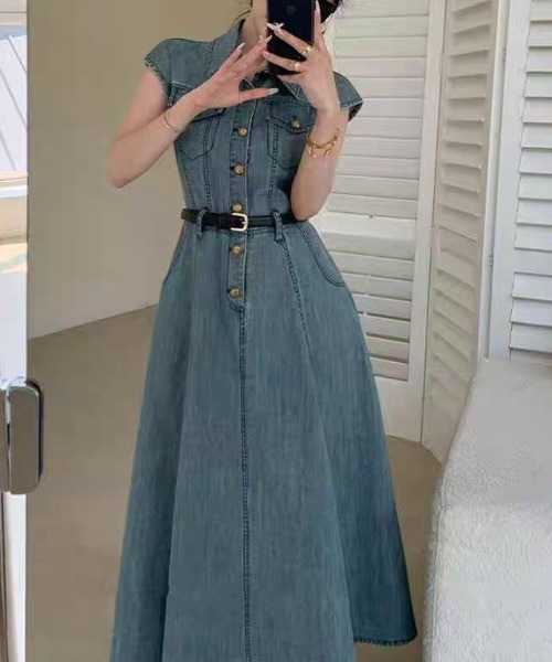 FAVORITO（ファヴォリート）の「ノースリーブデニムワンピース（ワンピース・レディース・ブルー・S/M/L/XL）」の4枚目の写真