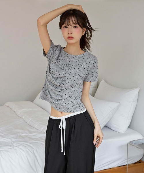 UNE MANSION（ユヌマンション）の「【UNE ORIGINAL】ユニークフロント切り替えシャーリングドット半袖Tシャツカットソー（Tシャツ/カットソー・レディース・グレー/ピンク/アイボリー/ブラック・FREE）」の12枚目の写真