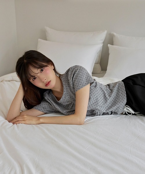 UNE MANSION（ユヌマンション）の「【UNE ORIGINAL】ユニークフロント切り替えシャーリングドット半袖Tシャツカットソー（Tシャツ/カットソー・レディース・グレー/ピンク/アイボリー/ブラック・FREE）」の11枚目の写真
