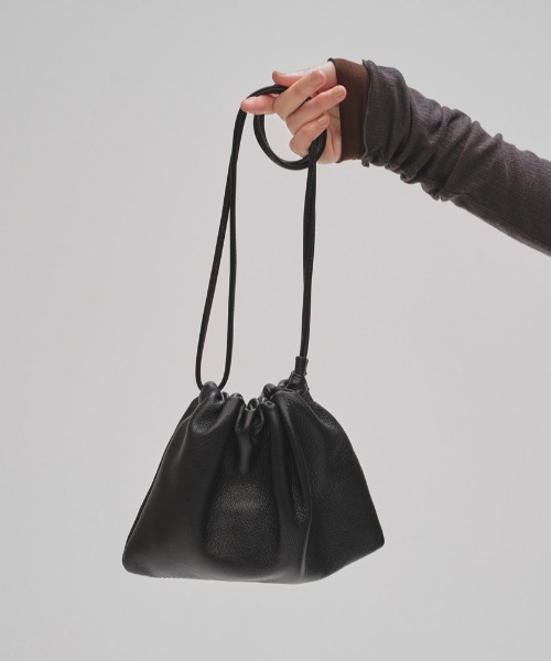 TODAYFUL（トゥデイフル）の「【WEB限定】[TODAYFUL/トゥデイフル] レザー巾着バッグ（ショルダーバッグ・レディース・ブラック・F）」の3枚目の写真