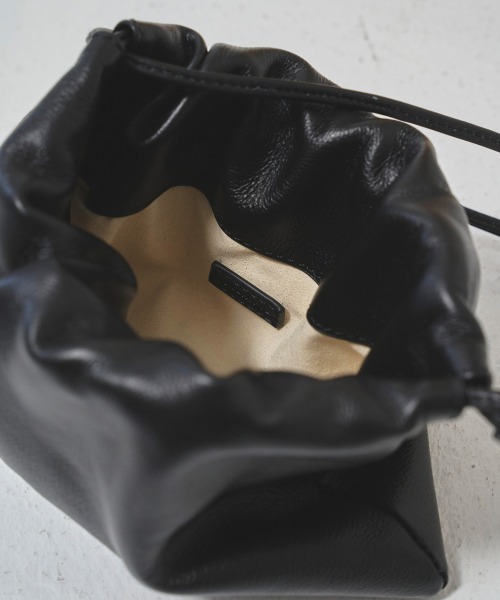 TODAYFUL（トゥデイフル）の「【WEB限定】[TODAYFUL/トゥデイフル] レザー巾着バッグ（ショルダーバッグ・レディース・ブラック・F）」の8枚目の写真
