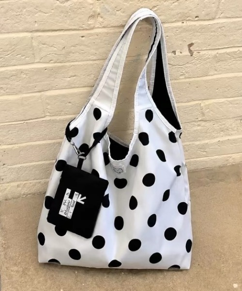 Vipoa(ヴィポア)の「Bicolor polka dot shoulder bag(ショルダーバッグ・レディース・グレー/ブラウン/ホワイト・FREE)」の2枚目の写真